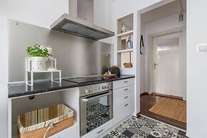 Spacious Apartment Kolobrzeg by Renters