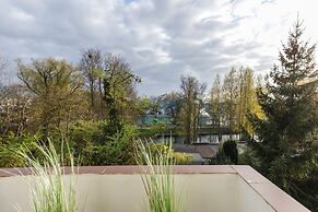 Spacious Apartment Kolobrzeg by Renters