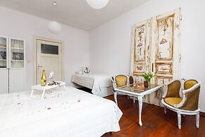 Spacious Apartment Kolobrzeg by Renters