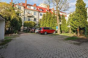 Spacious Apartment Kolobrzeg by Renters
