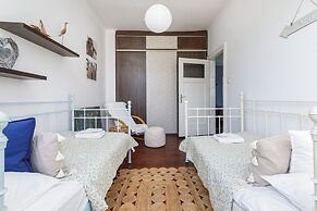 Spacious Apartment Kolobrzeg by Renters