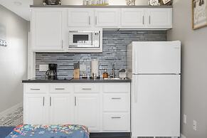 Happy Place Hideaway - Walk to Taneycomo!