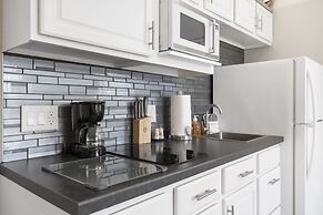 Happy Place Hideaway - Walk to Taneycomo!