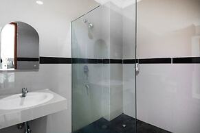 Super OYO Collection O 3431 Hotel Alpha Bandara