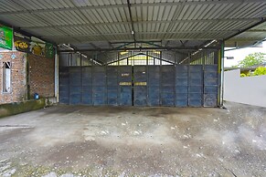 OYO 92202 Kost Auto Syariah Anggaswangi