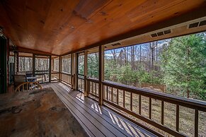 Blueridge Retreat Private 4 BDR Cabin Sleeps 10!