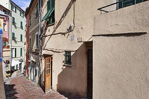 Aurora 20 A Boccadasse By Wonderful Italy