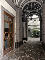 Elegant Apartment At Chiaia By Wonderful Italy