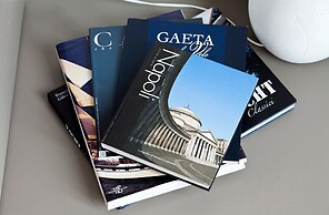 Elegant Apartment At Chiaia By Wonderful Italy