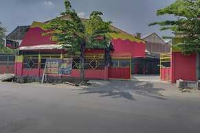 Super OYO Capital O 3198 Sukomanunggal Inn