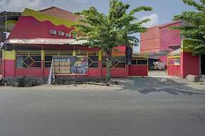 Super OYO Capital O 3198 Sukomanunggal Inn