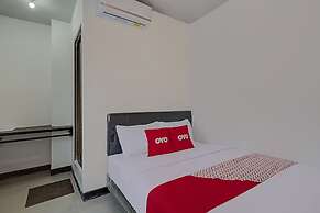 Super OYO Capital O 3198 Sukomanunggal Inn