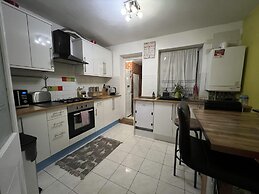 Specious 2 x Double Bedroom Flat in London E18