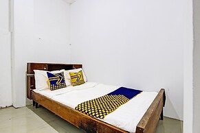 SPOT ON 92156 Adinda Kost