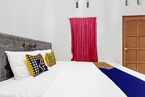 SPOT ON 92156 Adinda Kost