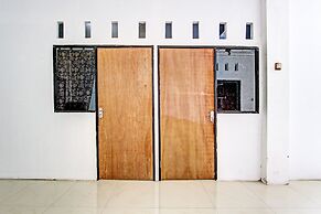 SPOT ON 92156 Adinda Kost