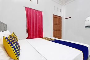 SPOT ON 92156 Adinda Kost