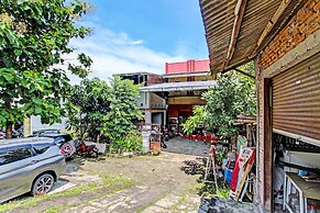 SPOT ON 92156 Adinda Kost