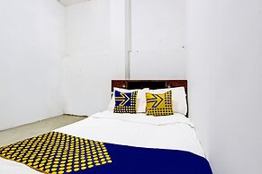 SPOT ON 92156 Adinda Kost