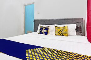 SPOT ON 92156 Adinda Kost