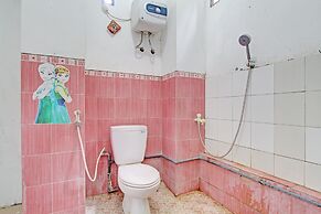 SPOT ON 92156 Adinda Kost