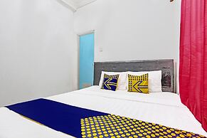 SPOT ON 92156 Adinda Kost