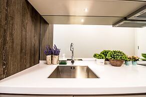 Robertson BY Shahjalal Suites