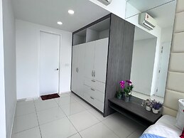 Robertson BY Shahjalal Suites