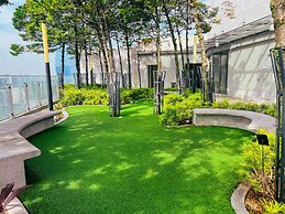 Robertson BY Shahjalal Suites