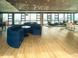 Robertson BY Shahjalal Suites