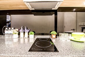 Robertson BY Shahjalal Suites