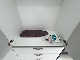 Robertson BY Shahjalal Suites