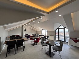 Royal Luxury Hotels Suites