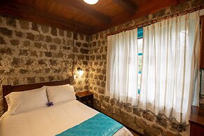 Niebli Historical Farm and Lodge at Pululahua Volcano