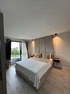 The Deck Otel