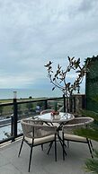 The Deck Otel