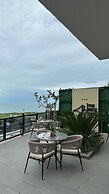The Deck Otel