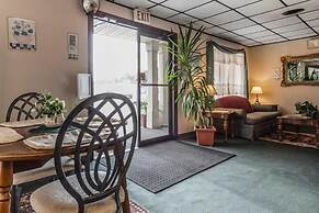 Horseshoe Curve Lodge