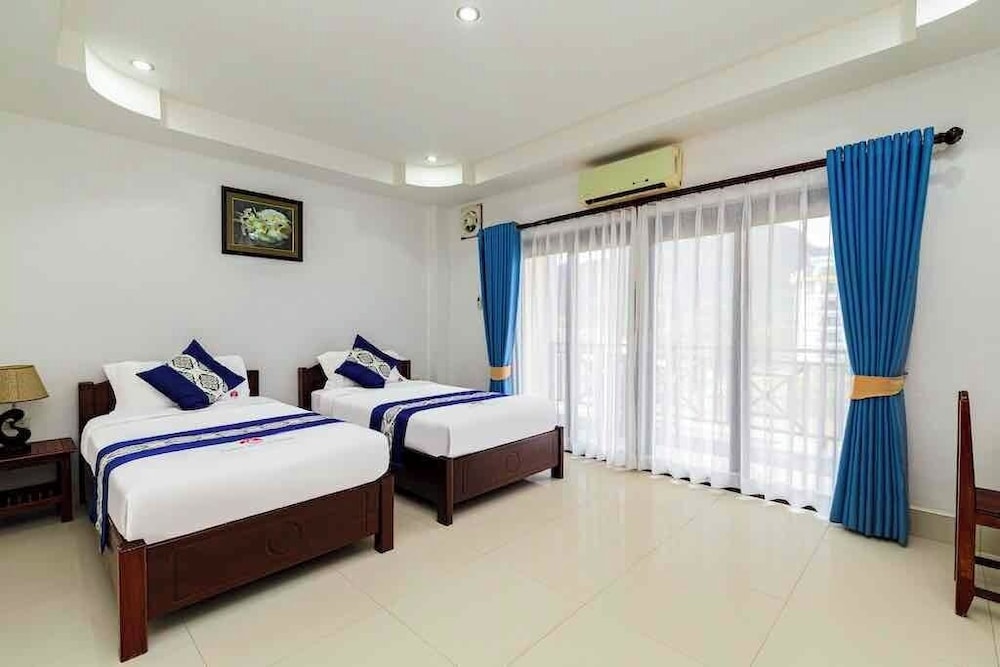 Lisha Grand Riverside Hotel