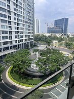 Midtown The Peak Apartment by VnHouse