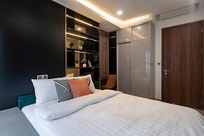 Midtown The Peak Apartment by VnHouse