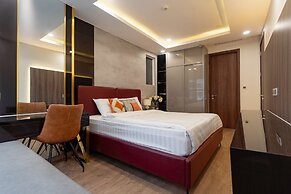 Midtown The Peak Apartment by VnHouse