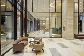 Midtown The Peak Apartment by VnHouse