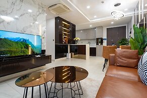 Midtown The Peak Apartment by VnHouse