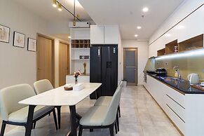 Midtown The Peak Apartment by VnHouse