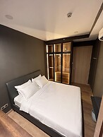 Midtown The Peak Apartment by VnHouse