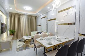 Midtown The Peak Apartment by VnHouse