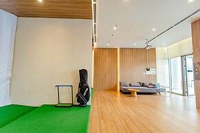 Midtown The Peak Apartment by VnHouse