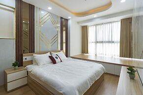 Midtown The Peak Apartment by VnHouse