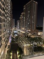 Midtown The Peak Apartment by VnHouse